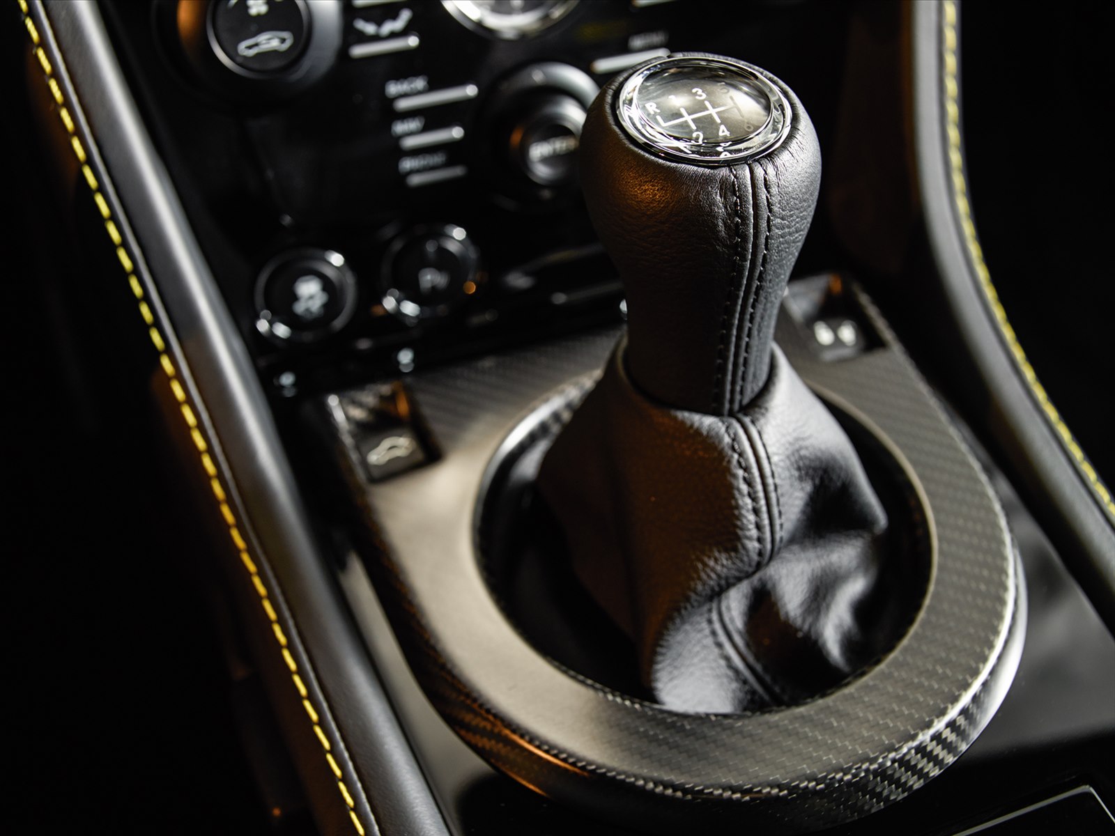 Aston Martin V8 Vantage GT 2015